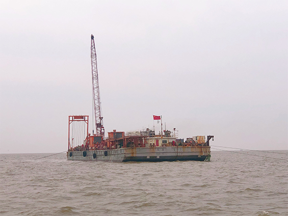 我（wǒ）司總經理（lǐ）視察及慰問（wèn）月東油田海底電纜裸露（lù）治理項目（mù）施工現場