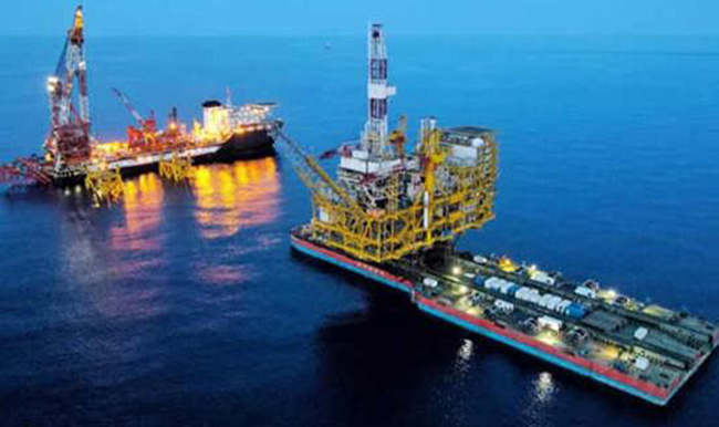 我國自主設計（jì）建造最（zuì）大海上原油生產平台安裝完成