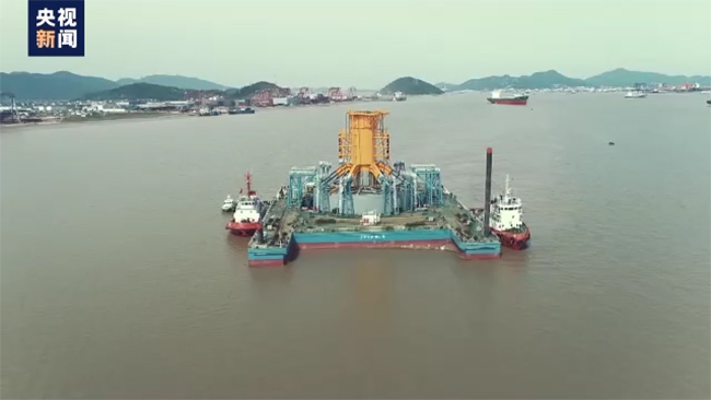 我國首創筒（tǒng）型基礎專用浮運平台在（zài）寧波象山順（shùn）利出港