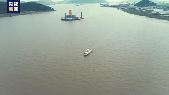 我國首創筒型基礎（chǔ）專用浮運平台在寧波象山順利出港