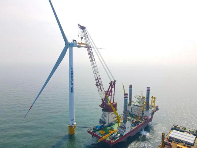 國內首台平價海上高定機型完成吊裝！