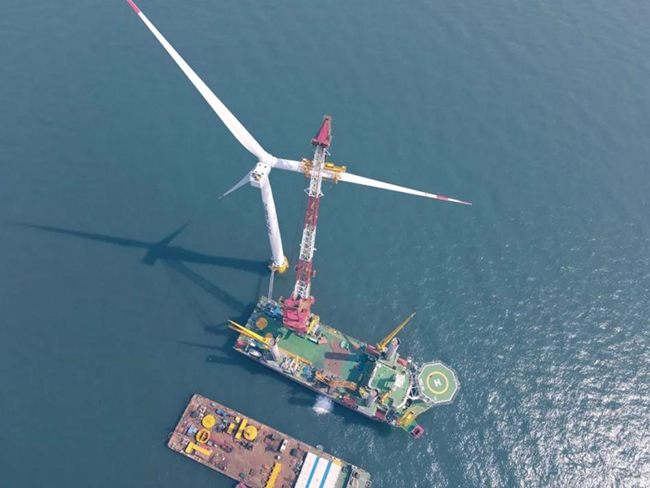 國內首台（tái）平（píng）價海上高（gāo）定機（jī）型完成吊裝！