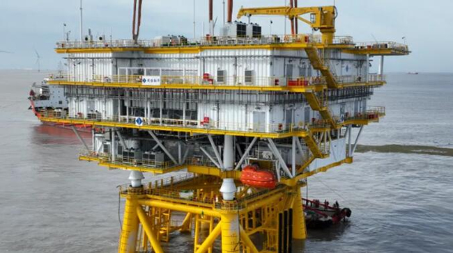 國信大豐海上風電項目升壓站吊裝任（rèn）務圓滿完成