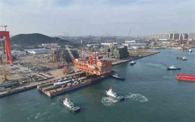北部灣海域最大海洋（yáng）油氣平台完工（gōng）起運