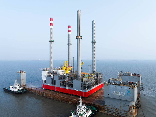 我國最大的智能自安裝生產處理平台 “海洋石油166”成功下（xià）水測試