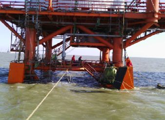 中信能源天時集團月東油田海上采油平台A1、A2靠船件設計、製作、現場安裝項目（2013年--天時集團）