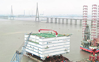 亞洲（zhōu）首座海（hǎi）上換流站在南通出江入海