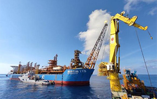 中國海油首次自主完成深水海底電纜水平式鋪（pù）設