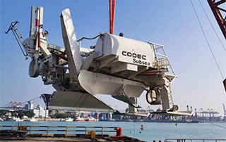 我國首次深（shēn）水犁（lí）式挖（wā）溝機海試成功