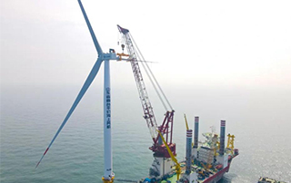 國內首台平價海上高定機型完成吊裝！