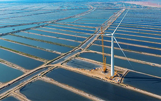 高鐵可靠性基因賦能，中車株洲（zhōu）所12MW海（hǎi）上雙饋風電機組成（chéng）功吊裝