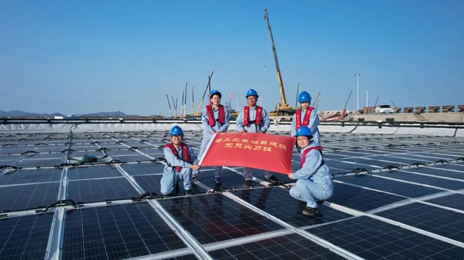 全球首個！國家電投山東分公（gōng）司深遠（yuǎn）海風光同場漂浮式光伏項目發出第一度電