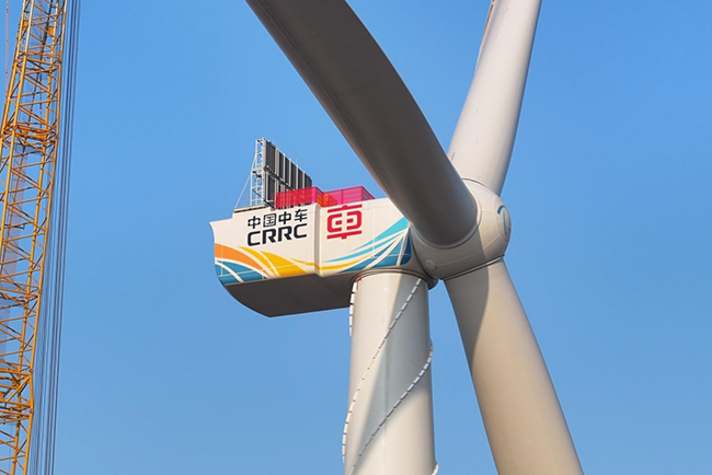 中國中車“啟（qǐ）航號”20MW漂浮式海上風電機組成功吊（diào）裝