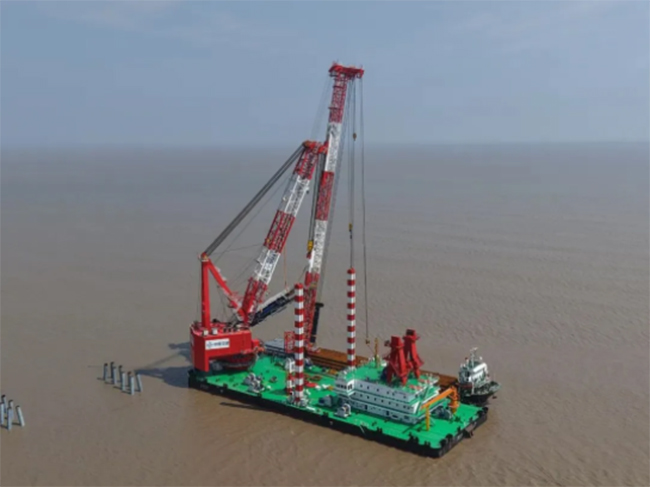 國內首艘110米架高旋轉式打樁船“三航樁22”完成首秀