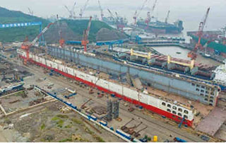 舟山中遠海運重工75000噸舉力浮船（chuán）塢順利實現大合攏節點