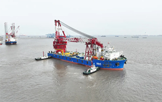 3600T自航式全回（huí）轉起（qǐ）重船（chuán）“電建誌高（gāo）”啟航